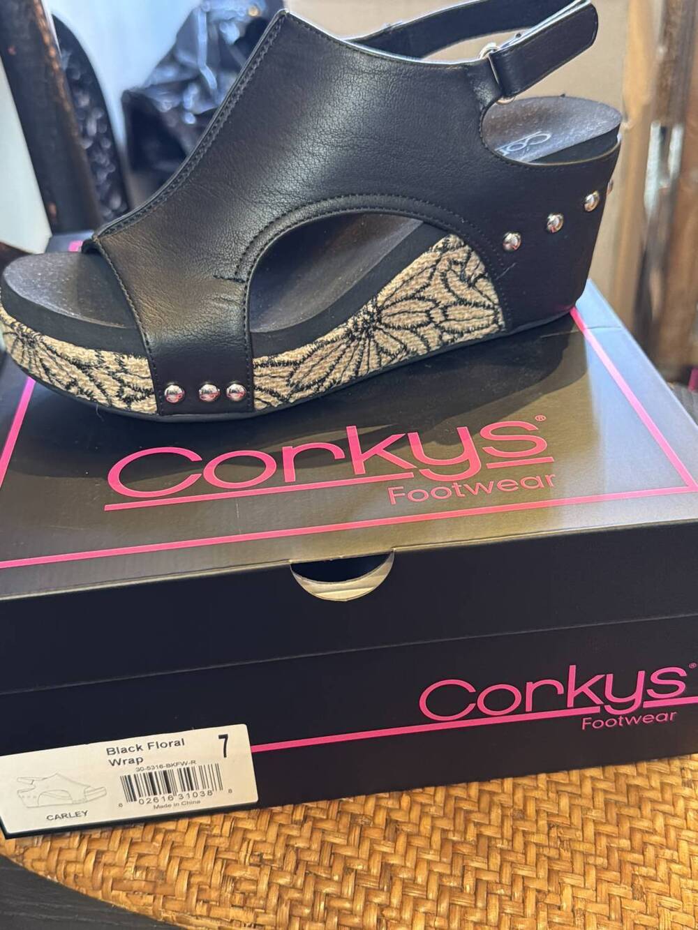 NEW CORKYS FOOTWEAR women's carley wedge in black floral wrap